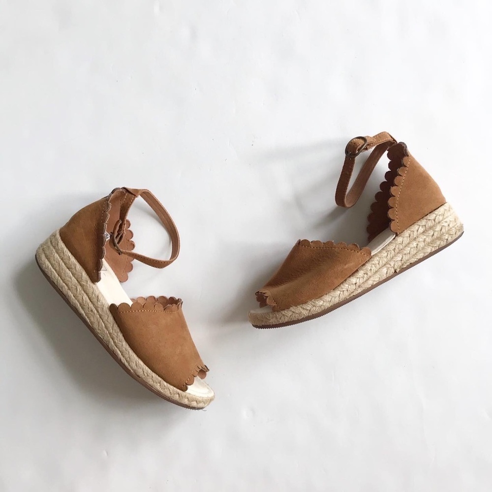 Gapkids tan scalloped open toe espadrilles sandals EUC  size 1 youth
